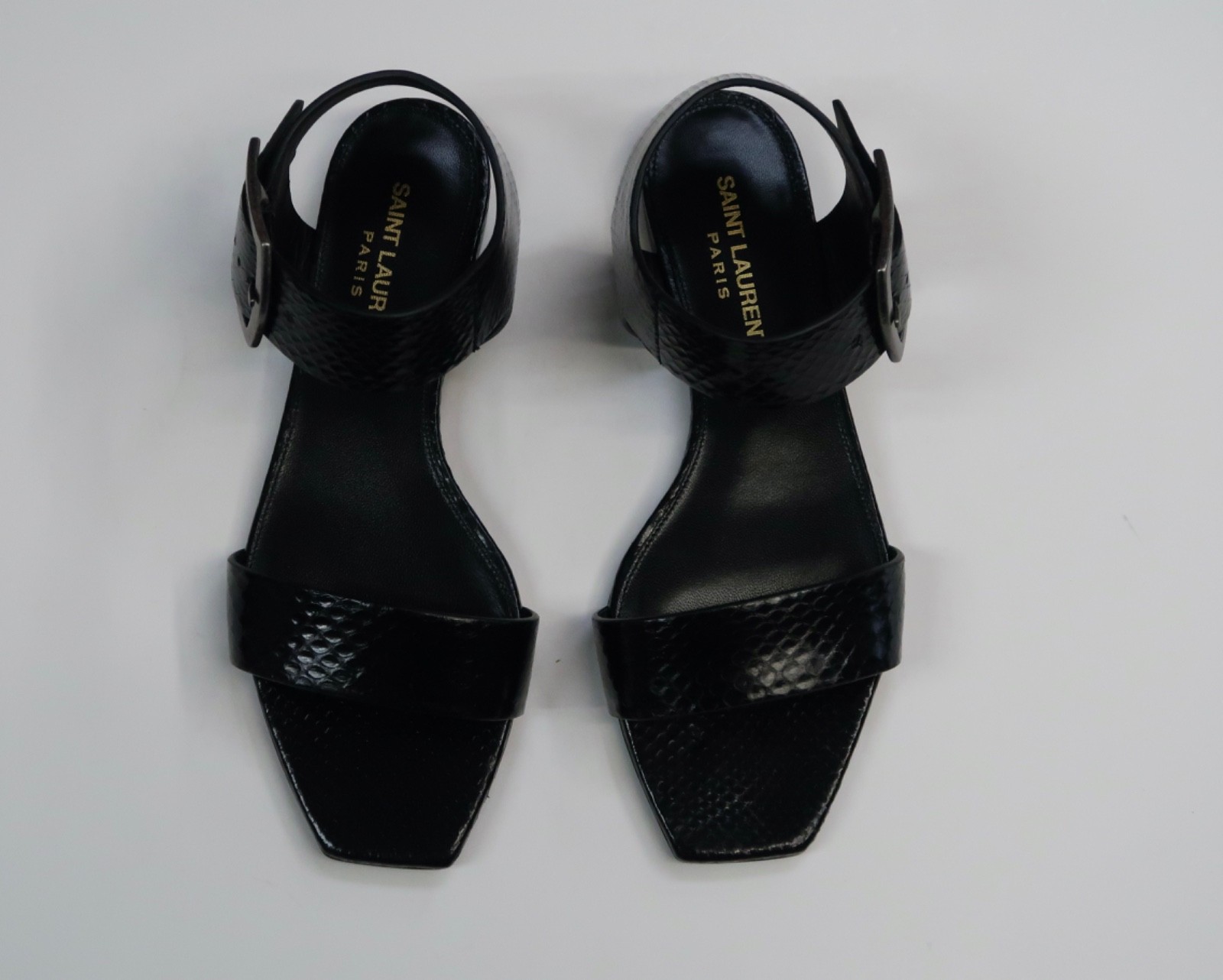 ? Sandali SAINT LAURENT in pelle nera piatta con fibbia rovere misura 36 6US Made in Italy