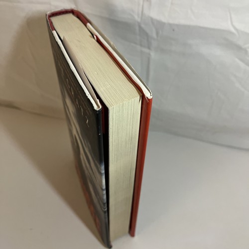 Refugee Alan Gratz hardcover SIGNED / AUTOGRAPHED - Imagen 4 de 5