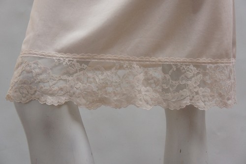 Vintage Lace Trim Nylon Slip Skirt By Vassarette Size Small Cottagecore Boho - Picture 4 of 7