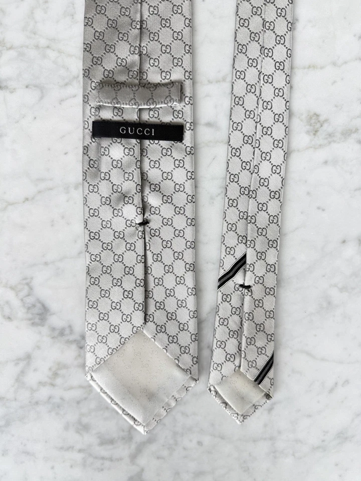 Corbata Gucci Cuello Seda Italia Plata Diseñador Lujo Moderno Guccissima Logo Top Foto 3 de 4