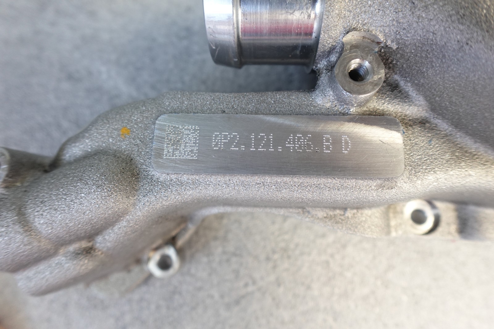 ENGINE COOLING THERMOSTAT HOUSING AUDI VW 0P2-121-406- B BENTLEY LAMBORGHINI URU