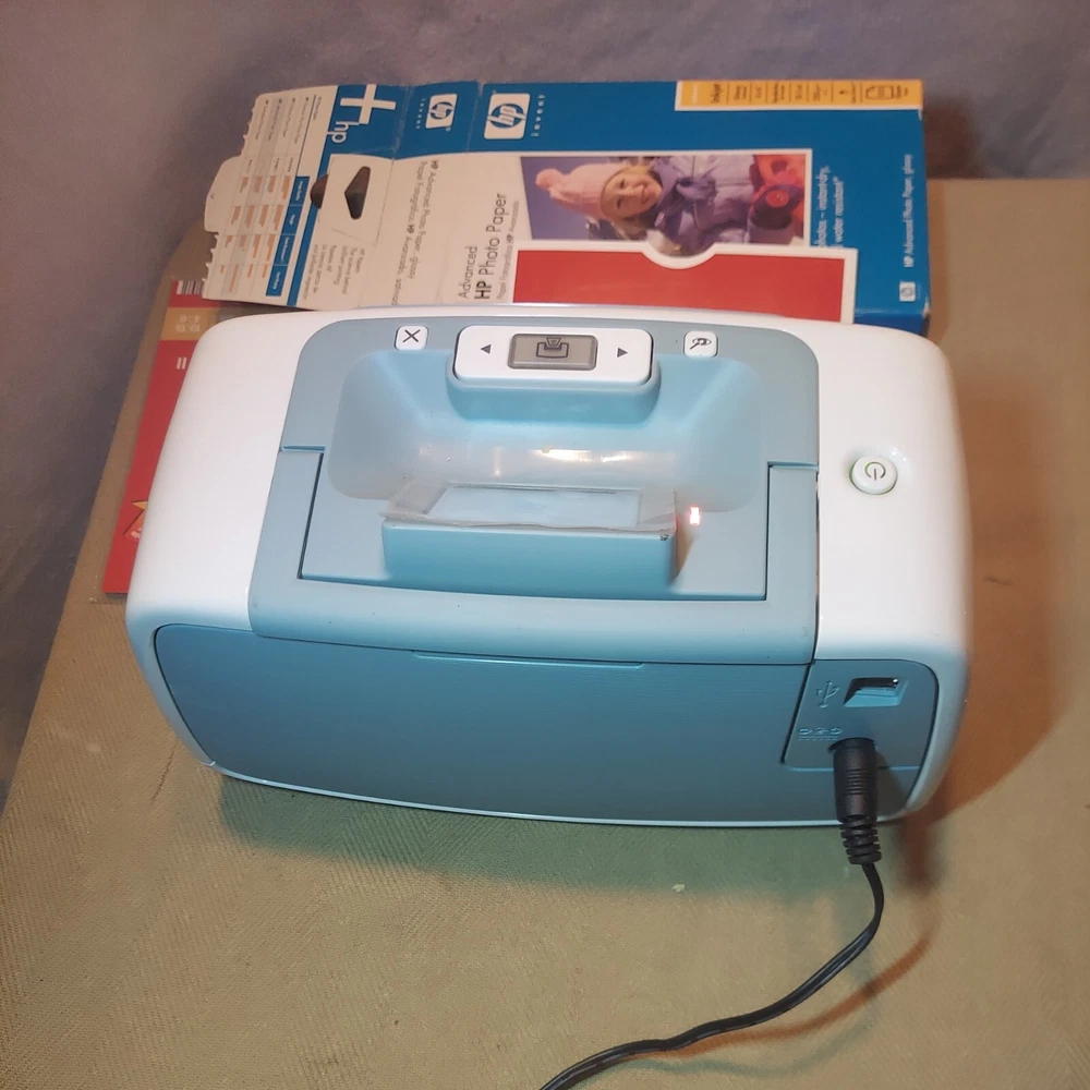 HP Photosmart A522 Compact Photo Printer and photo paper. Make offer