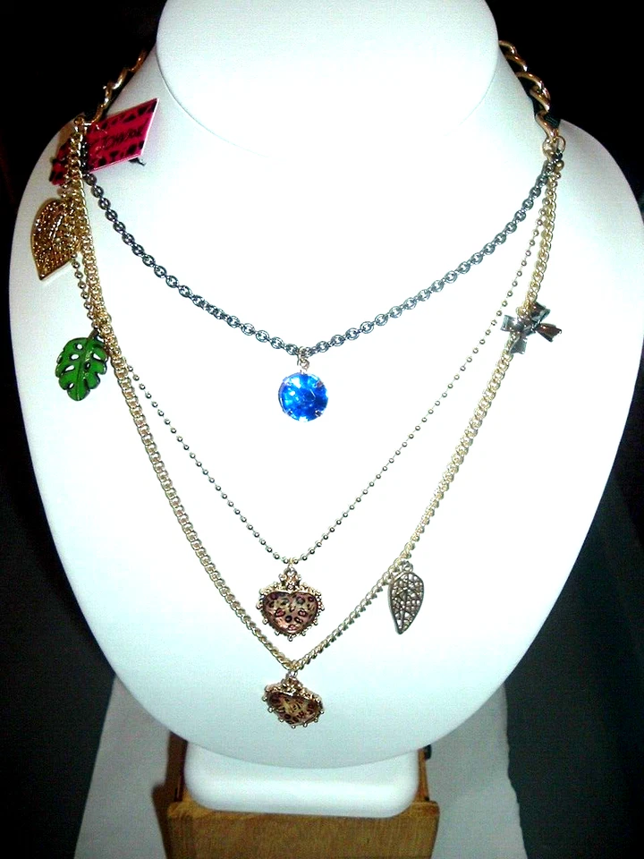 COLLAR Betsey Johnson Icónico CAPAS CORAZONES DE TIGRE MELOCOTÓN Colgante Dorado