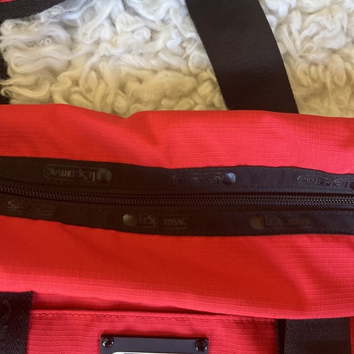 Borsa a tracolla Lesportsac Deluxe rossa TUTTI I GIORNI messenger grande 17x19 nuova senza etichette - Foto 6 di 9