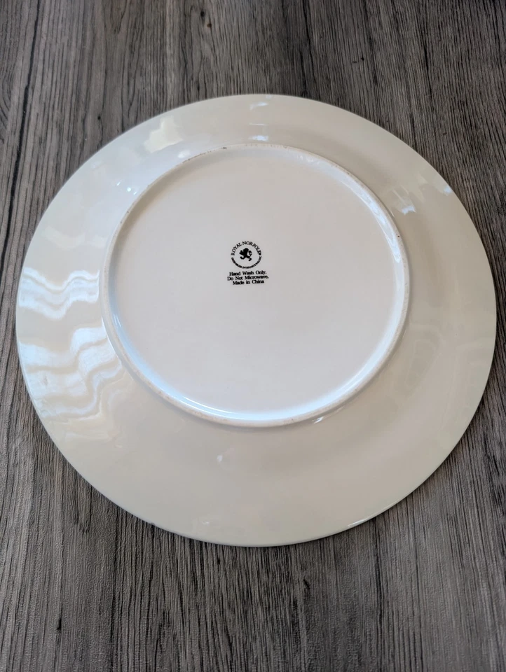 Vintage Royal Norfolk 4/4 Platos Plata Copo de Nieve Cerámica 10.5" Y 8".  Foto 3 de 4