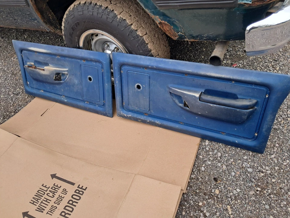 Dodge Plymouth D100 D200 D300 1972-1974 camioneta Ramcharger paneles de puerta delantera azules Foto 3 de 4