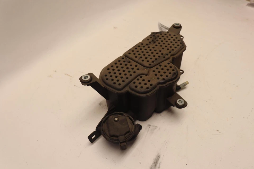 Audi Q5 2013-2016 2,0 L emisiones evaporador combustible vapor carbón bote OEM Foto 3 de 4