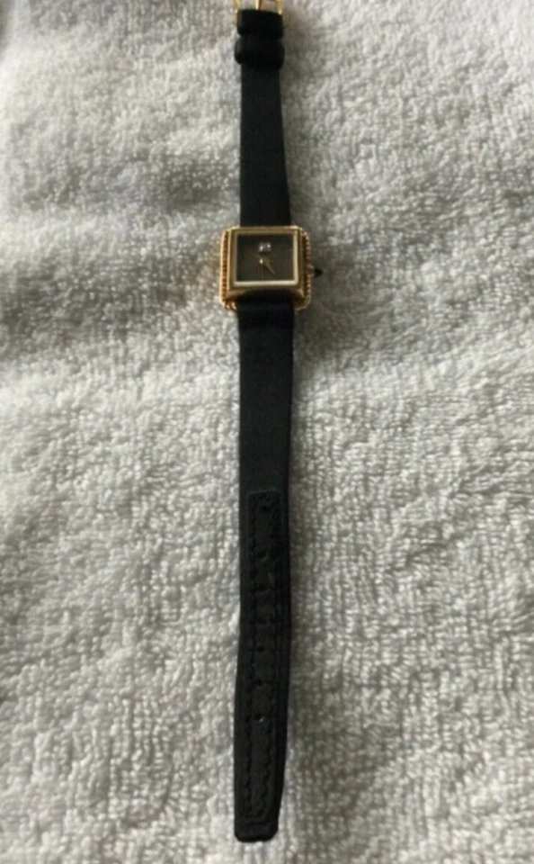 Vintage Accutron Diamond Ladies Watch, Gold Tone, Satin Like Band, New Battery - Image 2 of 4