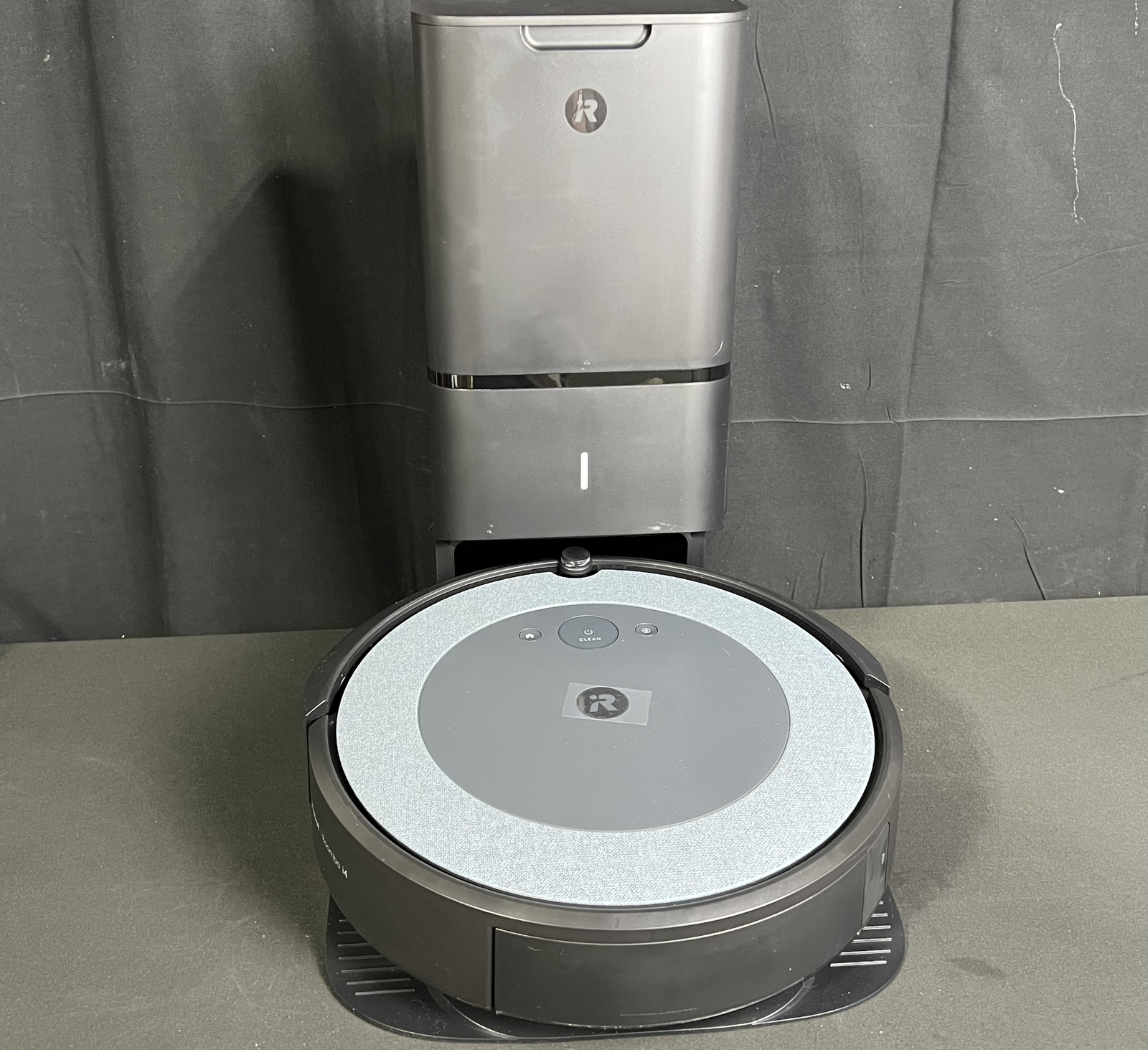 iRobot Roomba i4+ i4552 Robot Vacuum with Automatic Dirt Disposal Used