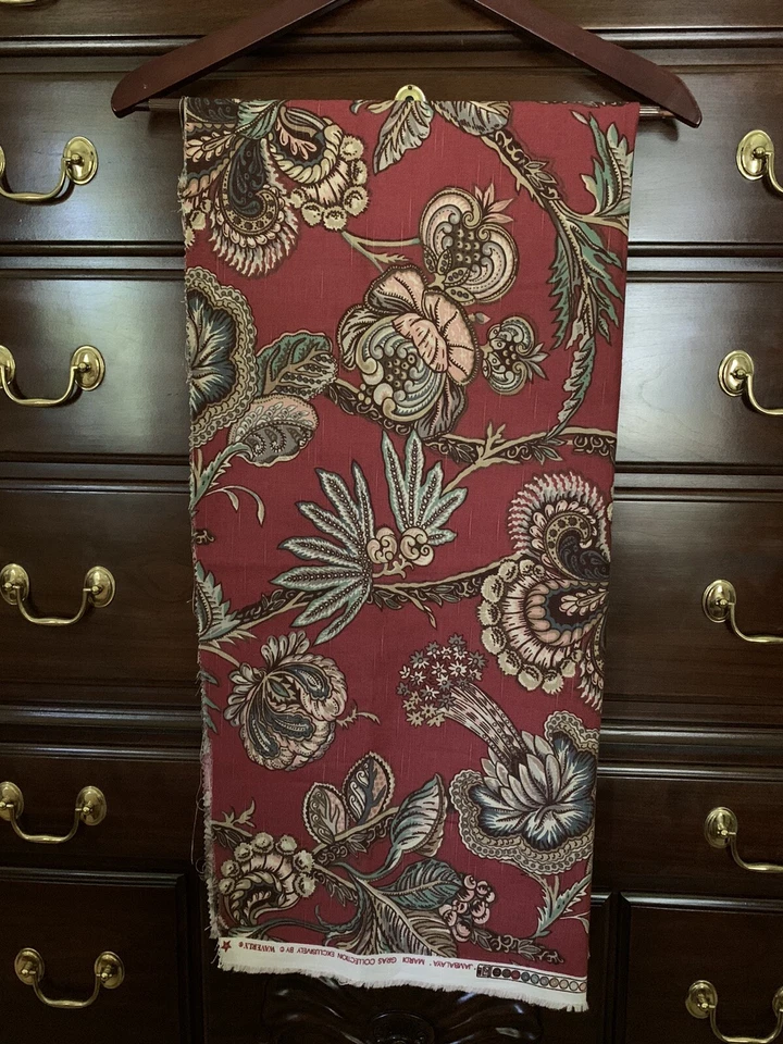 WAVERLY MARDI GRAS Colección “JAMBALAYA” Tela Remanente Rojo Oscuro/Verde/Dorado Foto 2 de 4