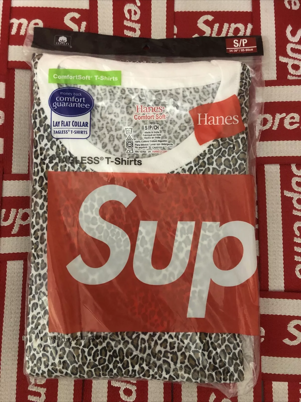 Lot de 2 t shirts sans étiquette Supreme Hanes !! Voie couleur léopard ! Petit SS19 ! Neuf dans sa boîte !!!