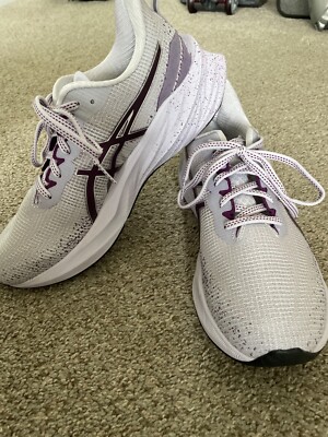 asics novablast 2 women size 10.5