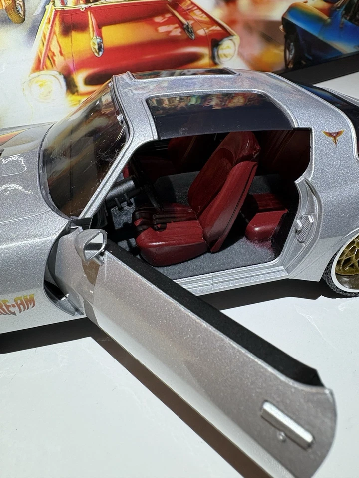 Greenlight 1/18 Scale Diecast 1977 Pontiac Firebird T/A - Silver - Image 3 of 4