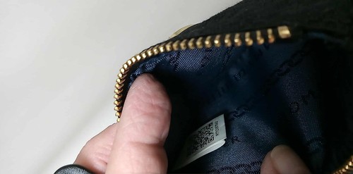 Tommy Hilfiger Negro Cremallera Monedero ID Cartera con Llavero en Cadena Dorada - Imagen 8 de 9