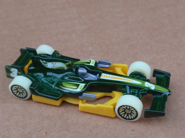 hot wheels f1 racer