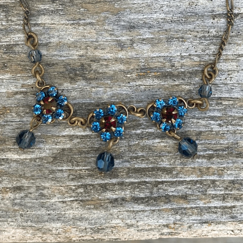 Collar Triple Flor Cristal Swarovski Azul y Rojo Liz Paiacios. Usado en excelente estado! Foto 2 de 4