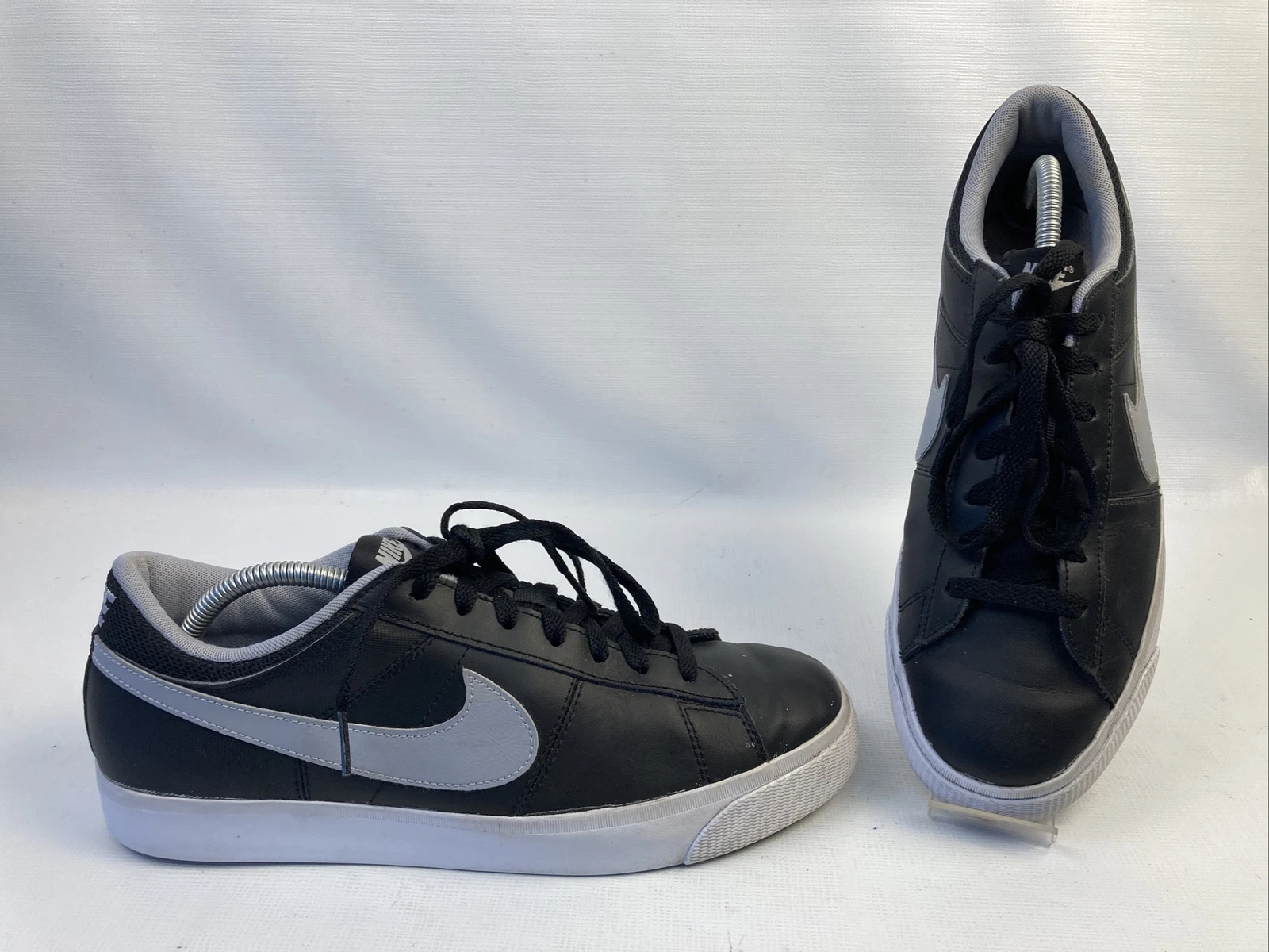Baskets chaussures Nike Match Supreme LTR 631656 001 hommes taille 10 noir gris blanc