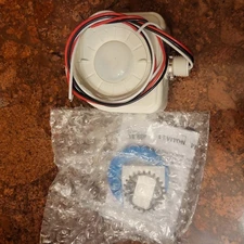 Leviton Osfhu-itw Mounted High Bay 3 Lens NEW