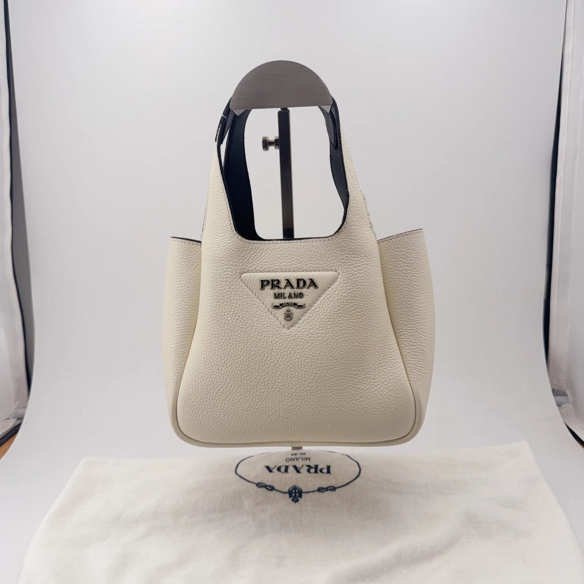 PRADA シルバー ボディバッグ 保存袋付き レア PRADA Leather Exterior Silver Bags & Handbags for Women for sale