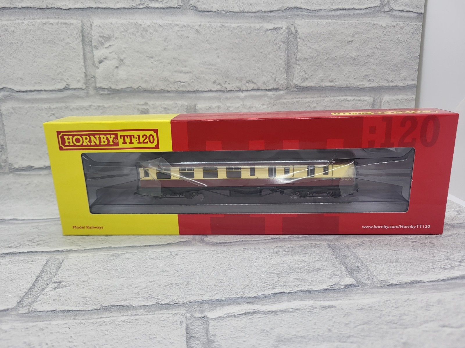 Hornby TT4038 BR 57' Brake Third M5769M - Image 4