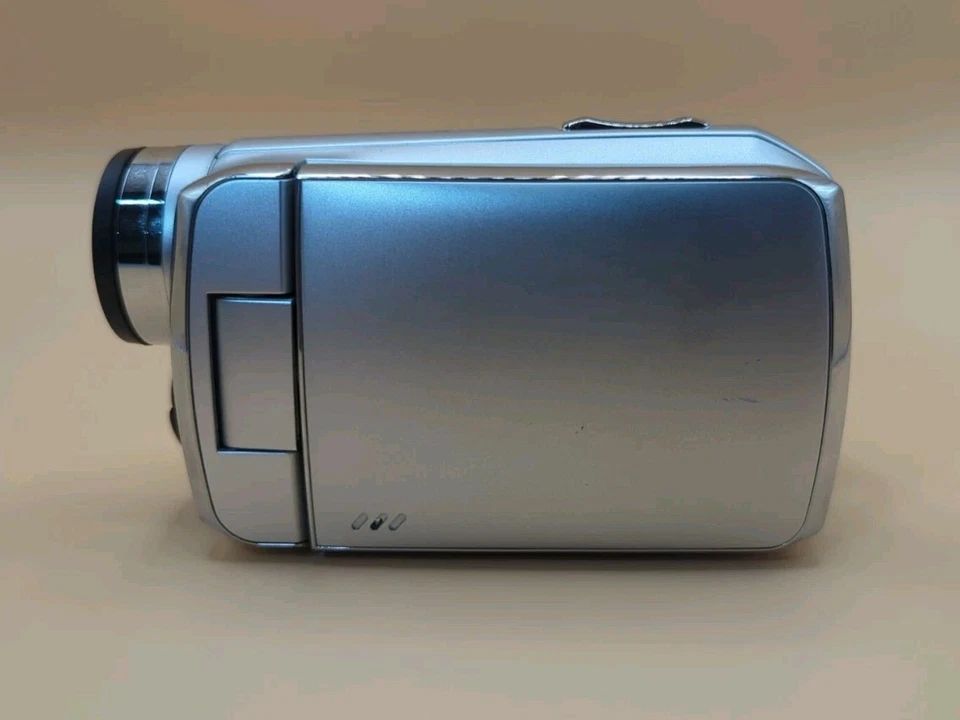8MP Camcorder - Heyday™ Silver: Built-In Microphone, 512GB Storage, 2.7K Video - Image 3 of 4
