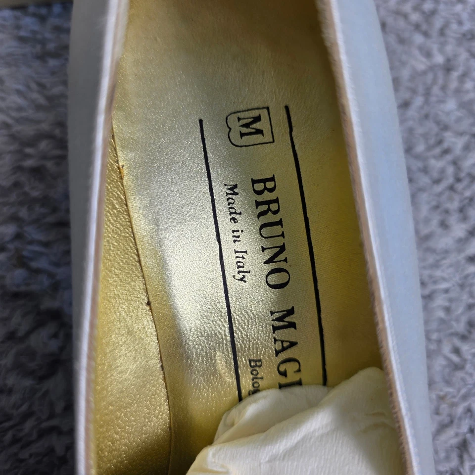 De colección NUEVO Bruno Magli Italiano Blanco Satinado Teñible Tacones 7.5 AA Estrechos Vestido Bombas Foto 3 de 4