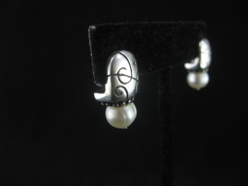 Lisa Jenks 925 Sterling Silver Stud 8 mm Caviar and Pearl Earrings - Picture 4 of 11