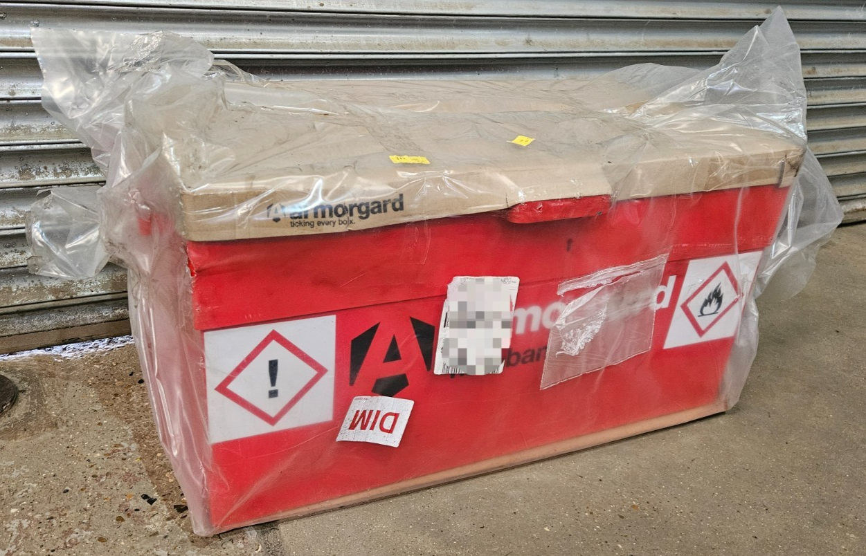 ARMORGARD - FLAMBANK VAN BOX 980x540x475 HAZARDOUS & FLAMMABLE CHEMICAL STORAGE