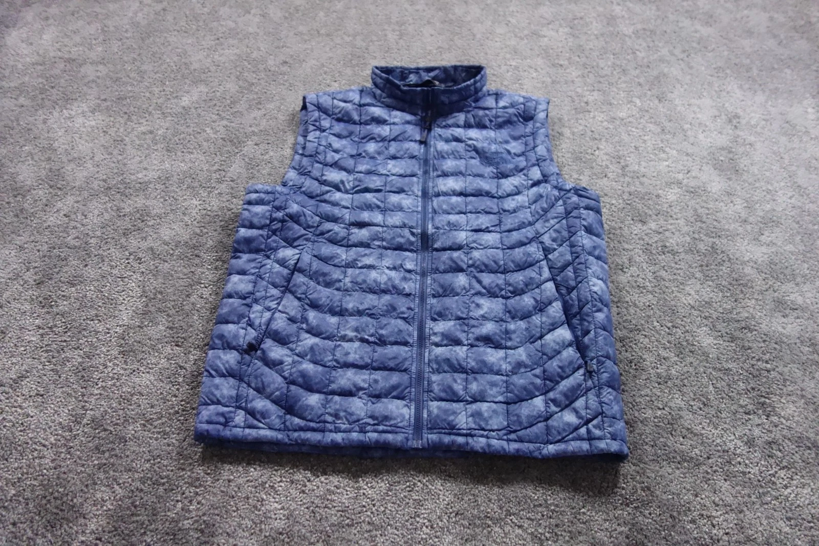 The North Face Vest Mens Medium Blue Thermoball Thermal Hiking Outdoors