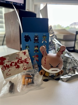 NEW 2011 Series Huck Gee Zombie Hunter 1/200 Chase Kidrobot Vinyl Toy Autograph