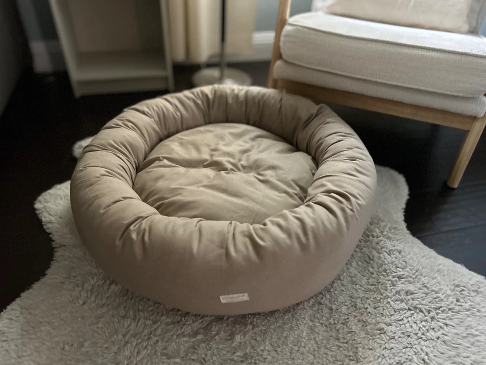 Cama de lino natural para perros con relleno de algodón crudo para perros con piel sensible Foto 2 de 4