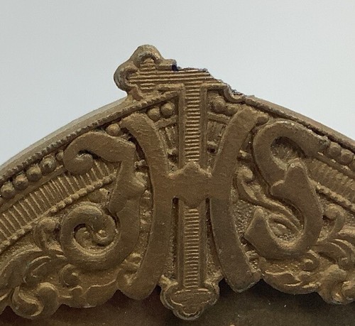 Antiguo Marco Litográfico Art Deco de Latón Finamente Fundido IHS Christograma María Jesús - Imagen 3 de 12