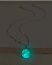 Gorgeous Glow In The Dark Pendant Necklace 