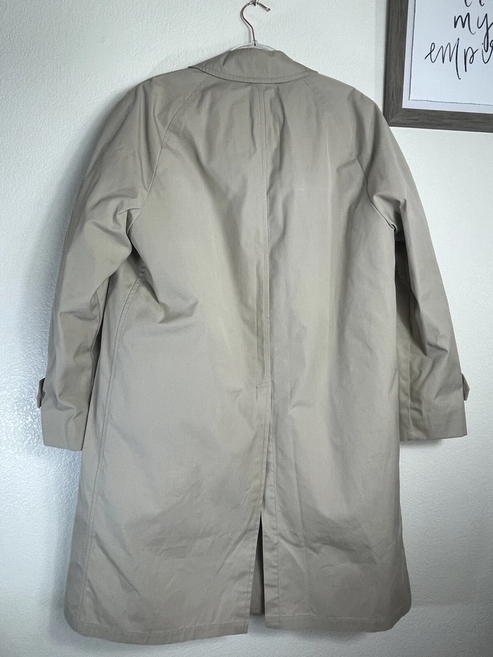 Gabardina London Fog vintage forrada de piel sintética beige 40" de largo Foto 2 de 4