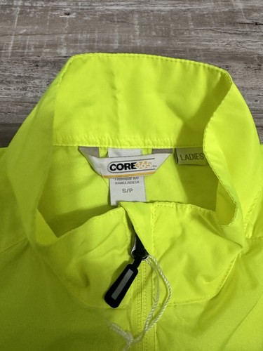 NWT 2019 BROAD STREET RUN WOMANS WINDBREAKER JACKET SMALL NEON YELLOW 40 ANNI - Picture 5 of 9
