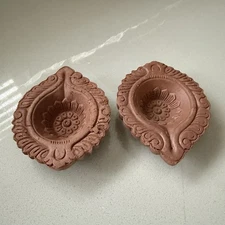 Set Of 2 Handcrafted Clay Oil Lamps Decorative Diyas Diwali Made In India NEW