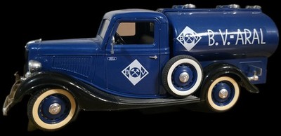 Ford V8 Schelle Tankwagen 1:19  B.V.-Aral  Solido 1936   Türen aufklappbar  ...