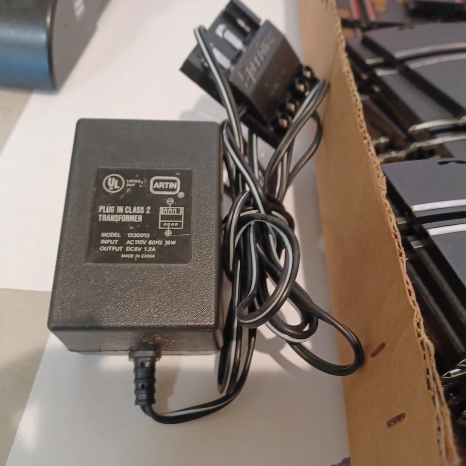 Artin ESCAPE from EARTHQUAKE ALLEY CONJUNTO DE AUTORAMA Completo Na Caixa - Imagem 4 de 4