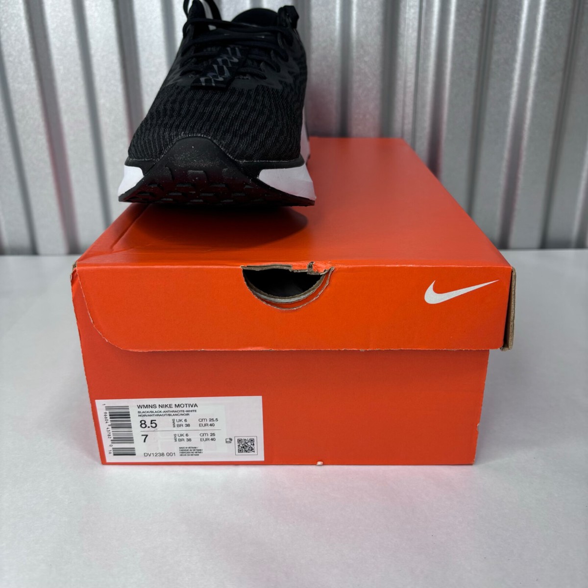 rare Nike Motiva Black Anthracite White RUNNING shoe Sz WMNS