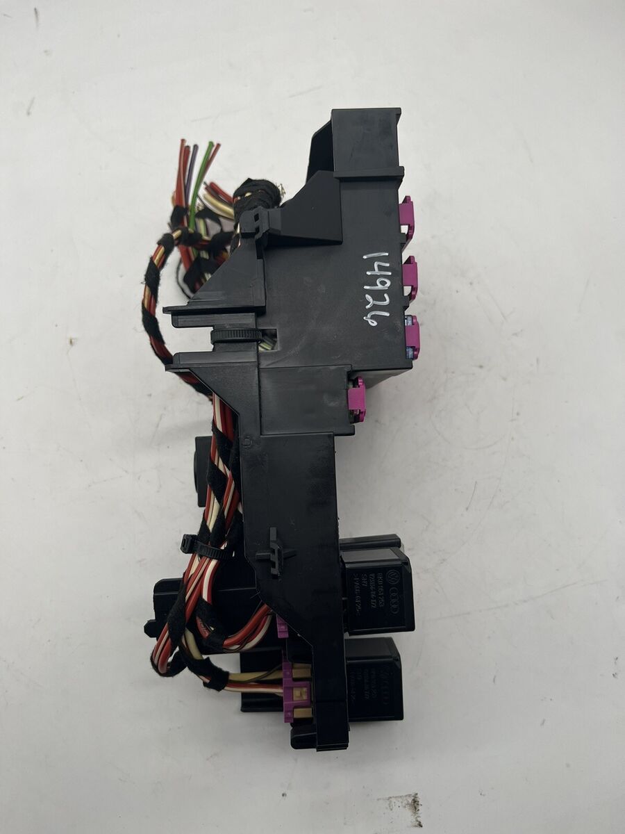 2009-2016 AUDI A5 S5 Q5 Rear Right Trunk Fuse Box Power 2009-2016 AUDI A5 S5 Q5 Rear Right Trunk Fuse Box Power
