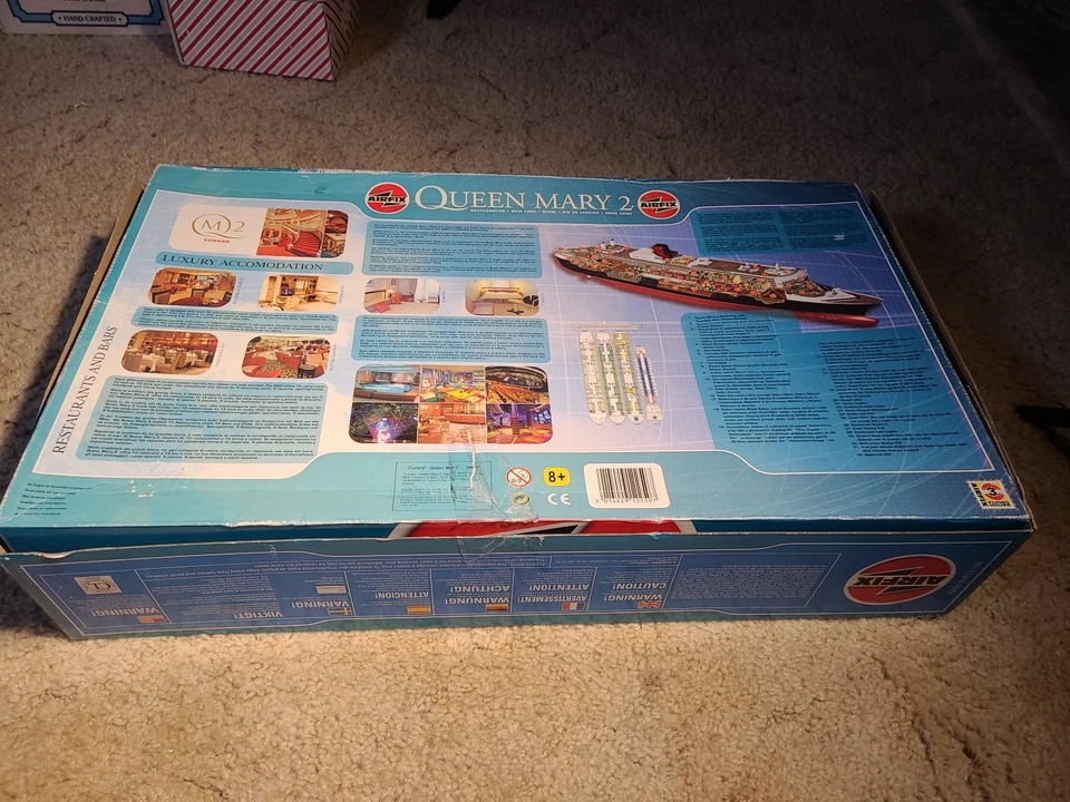 Kit Modelo Airfix Queen Mary 2 Escala 1:600, Ref 12250G Kit Desmontado Caja Abierta Foto 4 de 4