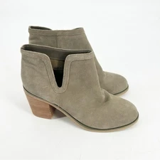 Urban Outfitters UO Green Suede Slip on Block Heel Booties Sz 8 Boho Streetwear