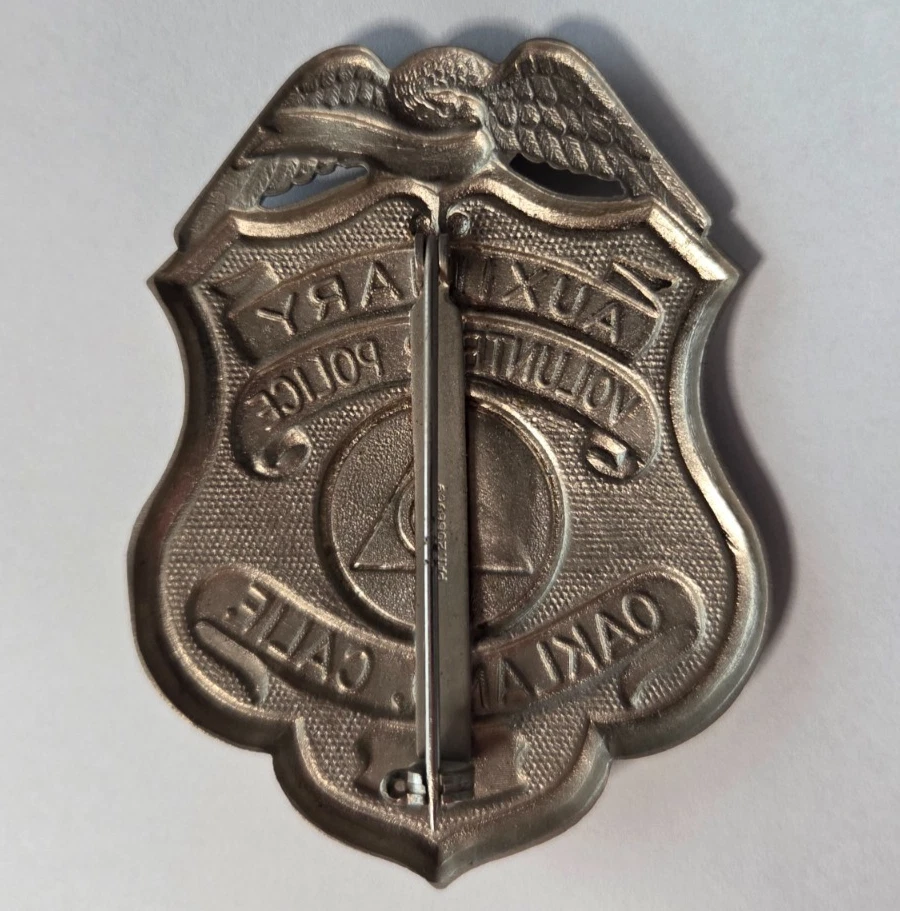 ORIGINAL * HM * Badge CALIFORNIA Oakland 1940's vintage Police Polizei Abzeichen