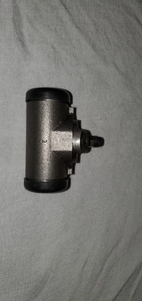 For 1981-2000 Lincoln Town Car Drum Brake Wheel Cylinder Rear - Image 2 of 4