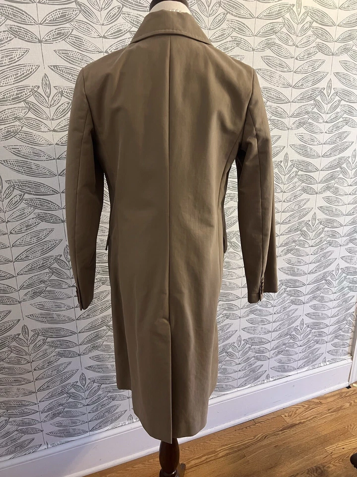 Abrigo Clásico Americano Doble Pecho “Mac” de GANT - Excelente Estado Foto 3 de 4