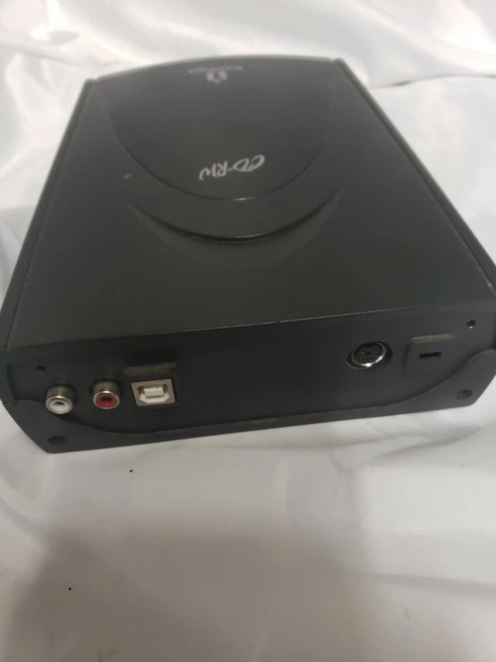 Iomega CD CD-R/RW External USB Drive missing power pack - Image 3 of 4