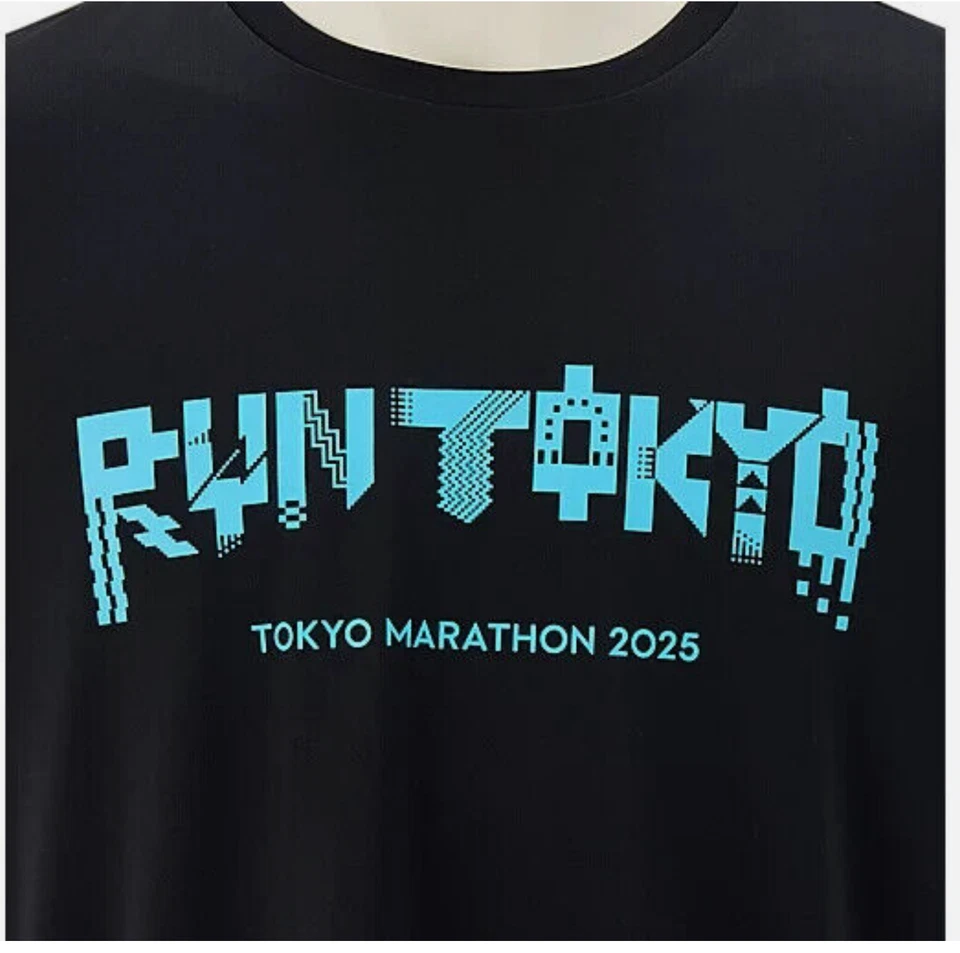 Camiseta ASICS TOKYO JAPÓN Maratón 2025 Diseño Pixel Art NEGRA GRANDE ENVÍO EE. UU. Foto 3 de 4