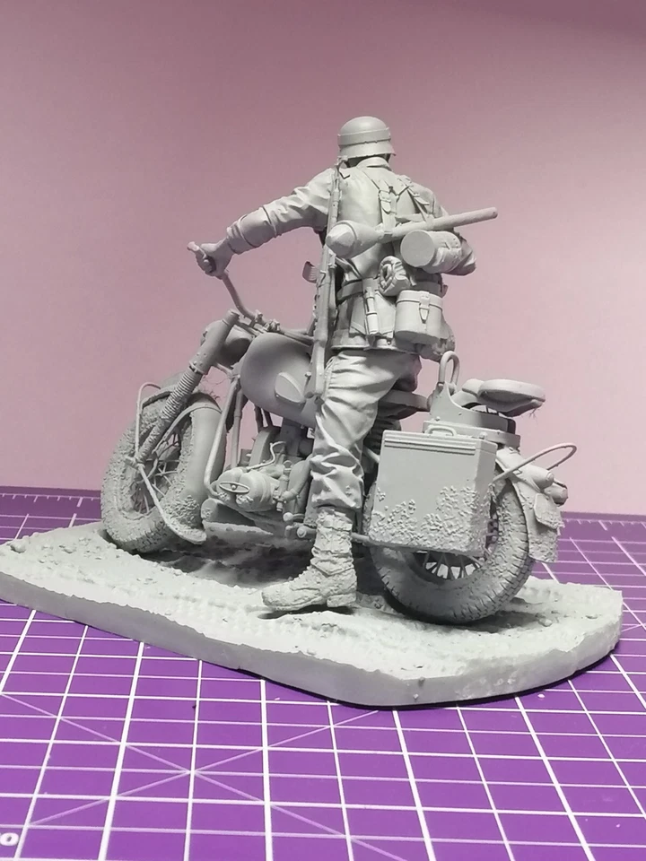 Deutscher Aufklärer BMW R75 Bausatz  Scale  1:16 - Bild 4 von 4