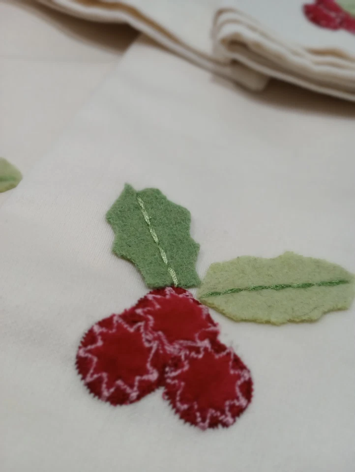 Juego de 8 servilletas de cena de algodón apliques de bayas de acebo terciopelo navideño Foto 3 de 4