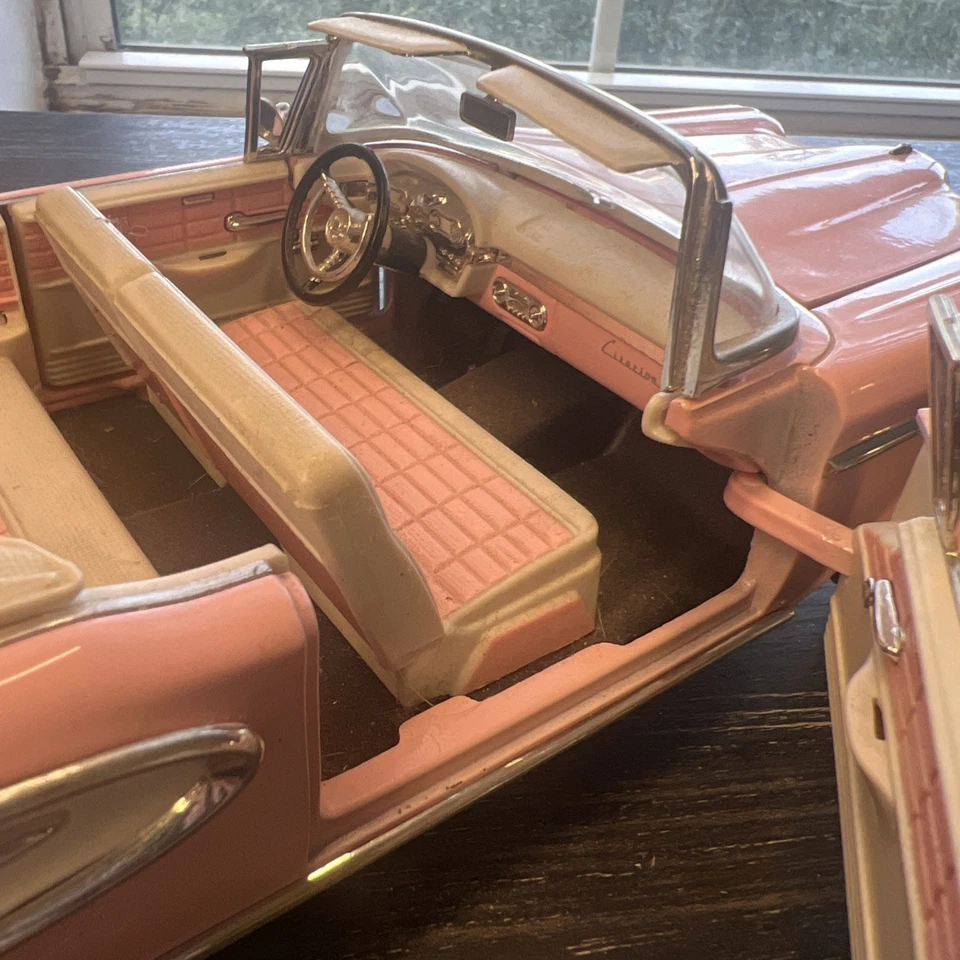 Road Signature Deluxe Edition 92298: 1958 Edsel Citation Pink Convertible 1:18 - Image 4 of 4